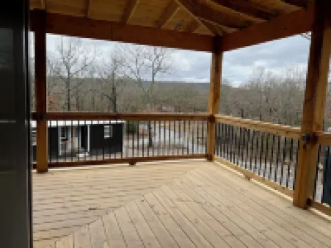 Cozy cabin SLEEPS 15 on Lake Tenkiller!