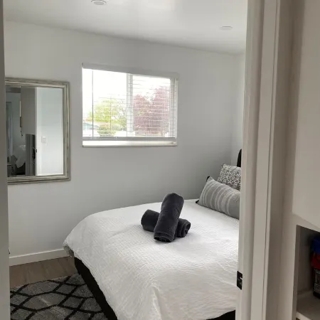 Beautiful 2 Bedroom Home In SLC with Private Hot Tub!
