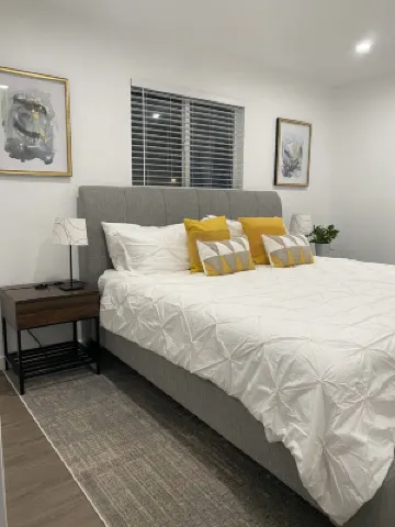 Beautiful 2 Bedroom Home In SLC with Private Hot Tub!