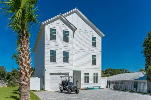 Glimmer! Sleeps 26! 2 Blocks from the Beach!