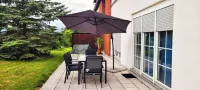 Terrasse - Parkplatz - TV im Boxspringbett - Küche