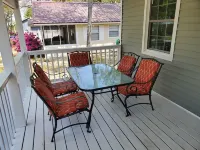 Old North State of Mind: Cozy Cottage, Dog Friendly Home with Fenced Yard