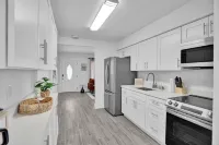 Ideal Weekly Stay w/ Backyard BBQ, 10mins to Beach/Airport, 25mins to Miami