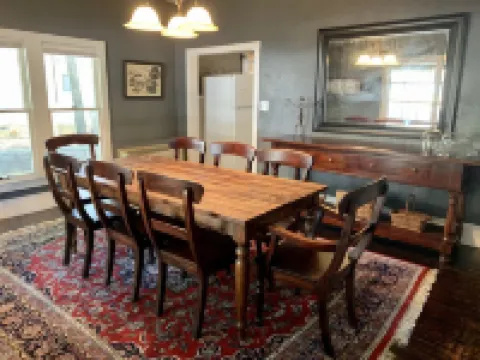 Compass Cottage in Historic Glen Rose