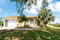 SLEEPS 10, HTD POOL, WATERFRONT, PRIVATE DOCK