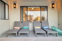 NEW Luxe Heated Pool, Spa w Mountain Views Designer Duplex Villa w 5 King beds