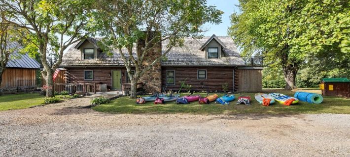 Log Home on Beaver Lake, Big Views, Big Fun!! Hotels in Washington County