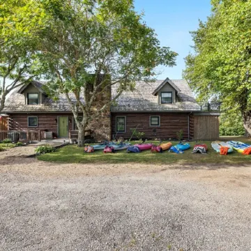 Log Home on Beaver Lake, Big Views, Big Fun!!