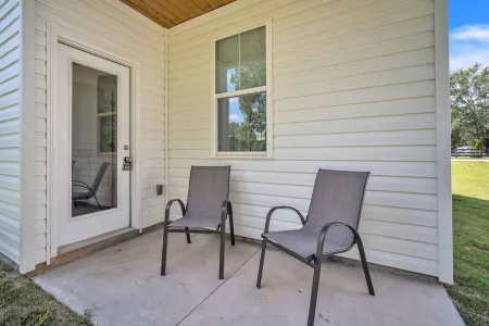 Sleek 3BR Pet-Friendly Oasis, Close to City