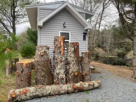 Sweet Suite Tiny House w/ Zen Vibes on Quiet Lake Отели в г. Fallsburg