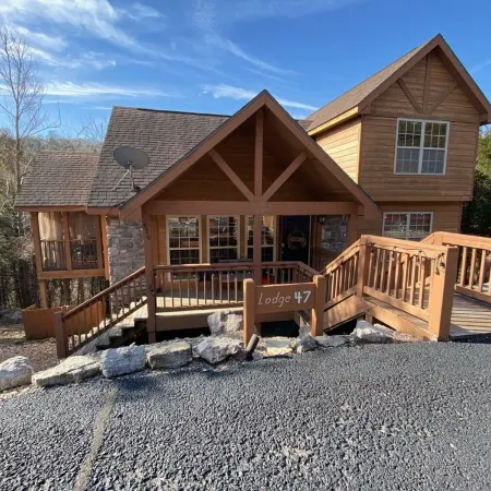 Best Rustic Cabin Retreat in StoneBridge!  Experienced host, BBQ area, SDC, A++