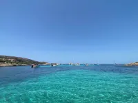 Comfortable 8-person villa with pool and sea view