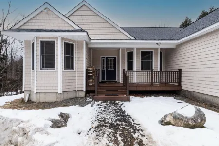 Stratton + Mt. Snow family getaway with Hot Tub, Fire Pit, Game Room, and AC!