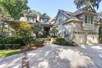 13 Wagon Rd. Vacation paradise! Close to the beach! Water view!