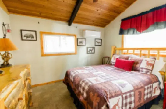 Elk Cabin, Hot Tub, AC, Fire Pit, River Access