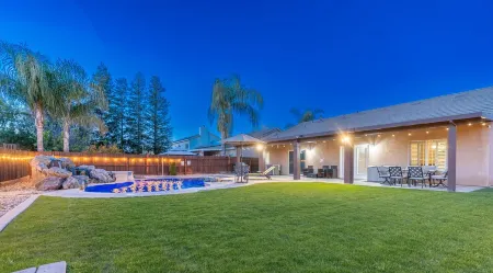 Beautiful Home with Pool & Hot Tub close to National Parks