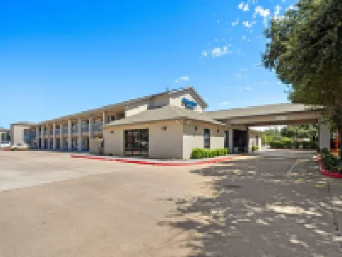 Days Inn by Wyndham Round Rock Hotels in Round Rock