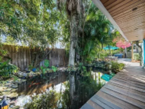 4/4 Home w/ Pool & Hot Tub – Steps from the Beach! 墨爾本海灘酒店