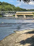 By The Rivers Edge....remodeled cozy cottage - Wifi