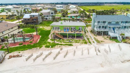 Beachfront 2 Apartments 1 House Nature all around, just 25 steps to Ocean water