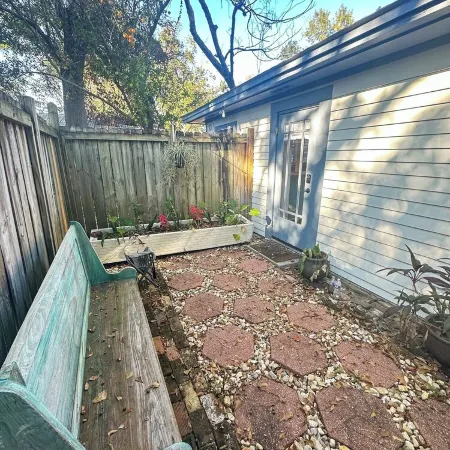 Central Location  Beach Access BBQ  Patio Cottage