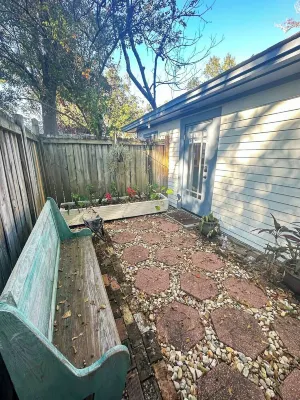 Central Location  Beach Access BBQ  Patio Cottage