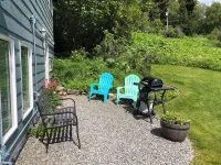 Garden ApartmentClose to town w / privacy and sweet Bay views!