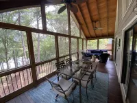 LAKEFRONT HARTWELL! Good dogs welcome! Covered dock, fire pit, kayaks!
