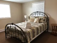 Forest Lake House, Sleeps 6, Premium Home! Adventure Zone附近的飯店