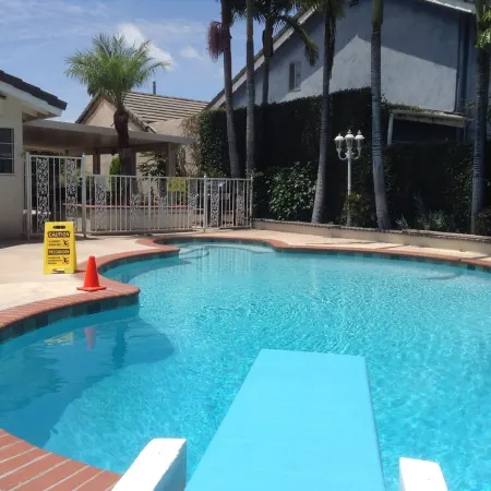 Pembrooke private House, 1000 sqft private Pool, Quiet and comfortable.