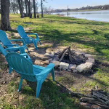 Gorgeous Hidden Gem Lake Front Studio. Come Rewind. Pet Friendly