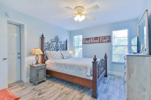 A Lazy River Day & Night 4 Bedrm  w lazy river heated pool! Bikes & Beach Gear!