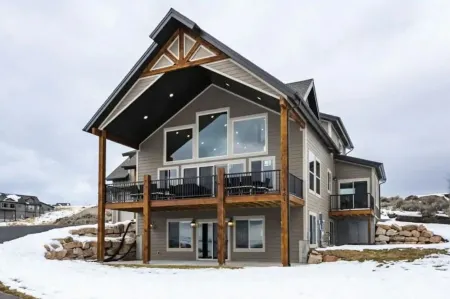 Luxury Lakeview House with Hot Tub, Pools, Pickleball, b-Ball and Private Beach!