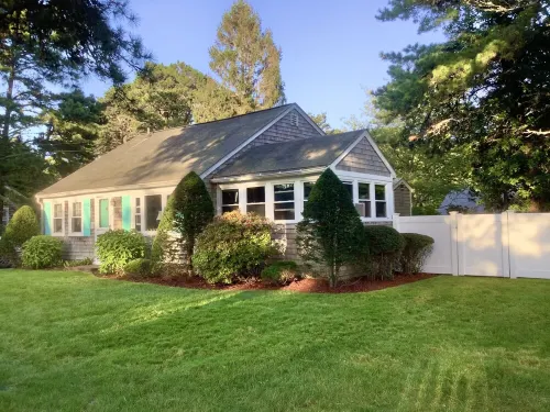 Cape Cod Beach Cottage, only 5 minute walk to Glendon beach & local restaurants