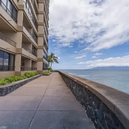 Oceanfront, adjacent to North Ka'anapali Beach, Central A/C! Newly reduced rates