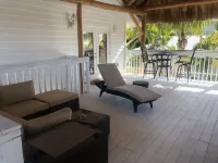 Tropical Gateway to the Beaches. Caribbean Tiki Hut feeling - w/m discounts