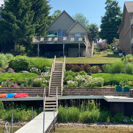 Waterfront Cottage, Large Dock Access, Beautiful Deck Views, Dog Friendly!