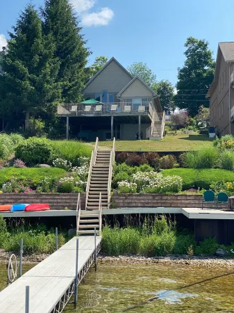 Waterfront Cottage, Large Dock Access, Beautiful Deck Views, Dog Friendly!