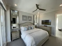 Paradise awaits you - 2/2 Penthouse Condo-Spectacular Beachfront and City Views Hotel in zona Marco Island Water Sports