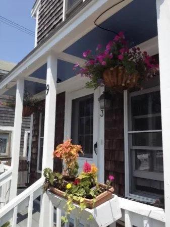 Two bedroom condo near to everything Ptown has to offer Отели рядом с достопримечательностью «Рейс Пойнт Бич»