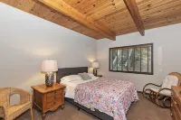 Cozy Escape- Walking Distance to Village! Các khách sạn gần Lake Arrowhead Branch Library