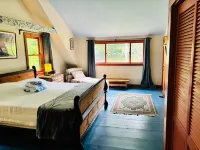 Cozy 3Br Vermont Artistic Retreat w/ Trails
