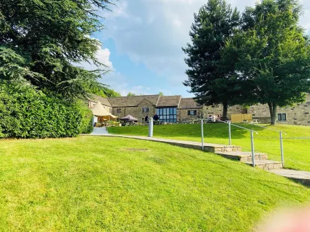 Cosy Cottage in South Yorkshire Village.