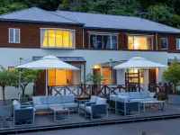 Beach Front Seretis Hotels in Shimoda