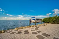 Breathtaking 250' Bayfront home w/ private pool