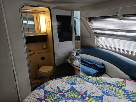 A VERY NICE 43'  YACHT WITH LONG RIVER VIEWS AND ONSITE RIVERSIDE DINING