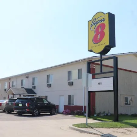 Super 8 by Wyndham West Fargo Main Ave ND