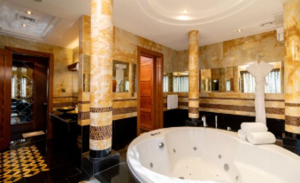 Holiday Inn SUITES KUWAIT SALMIYA by IHG