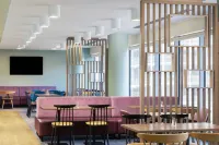 Hampton by Hilton London Gatwick Airport - breakfast