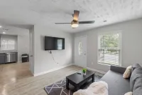 Renovated 5BD Townhome; 2 Minutes from Serene Marietta Square Highlights